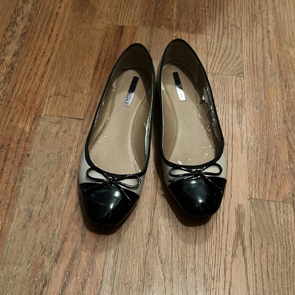 Tahari Intel Bow Ballet Flats with Cap Toes in Chanel Style - Picture 3 of 11